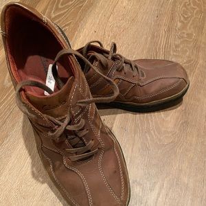 Men’s size 9.5 Clark’s brown leather shoes